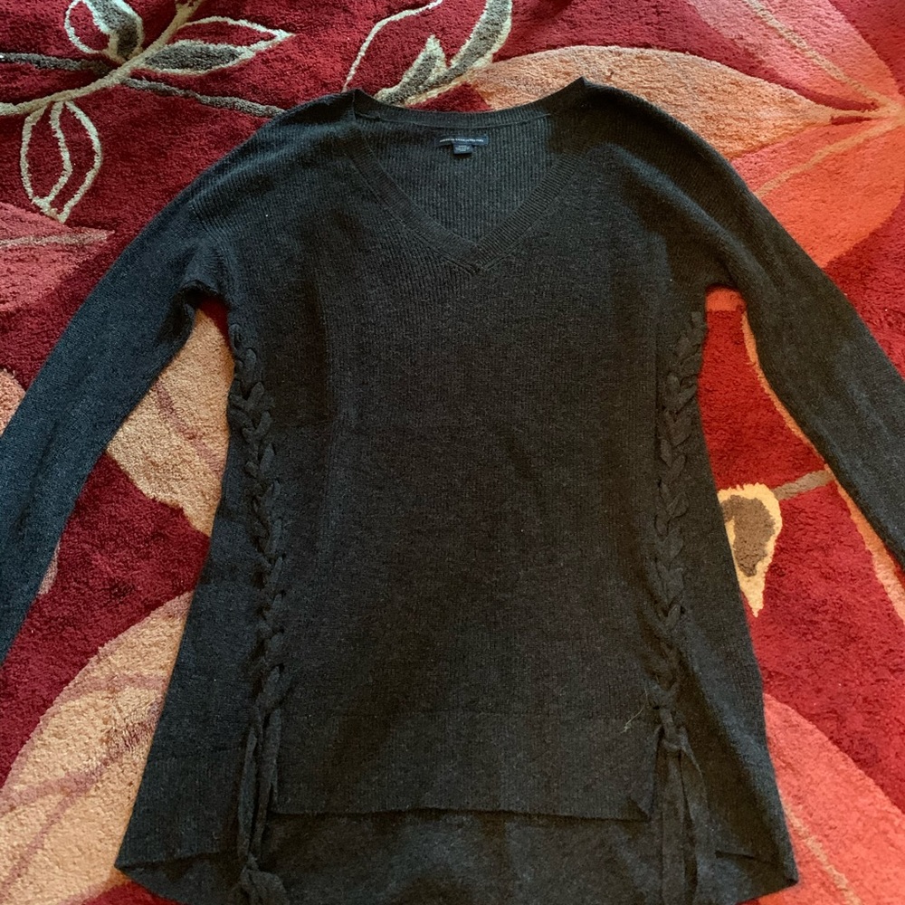 American Eagle v neck sweater